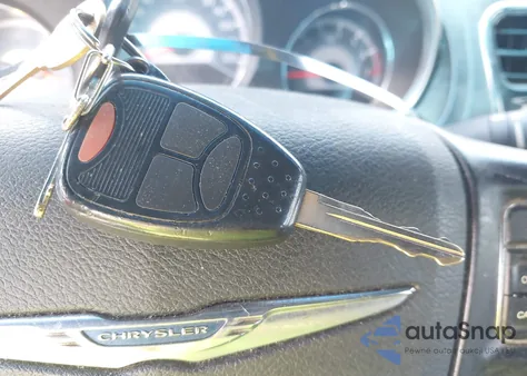 2012 Chrysler 200 Lx z USA, uszkodzony, nr VIN 1C3CCBAB1CN114083